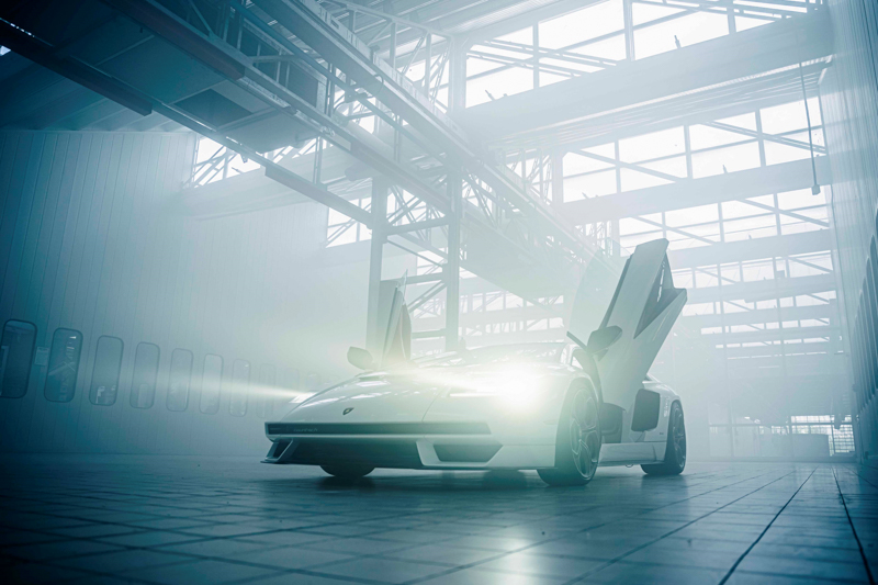 Lamborghini Countach LPI 800-4 บทใหม่ของซูเปอร์สปอร์ตคาร์แห่งตำนาน